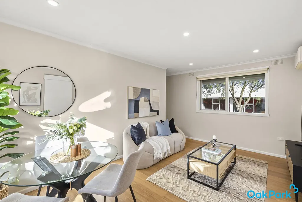 Oak Park 2 Slaapkamer 'Lifestyle, Location and Convenience Combined' - Private Sale By Negotiation