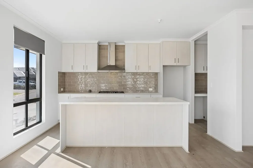BRAND NEW, HIGH-SPEC LIVING