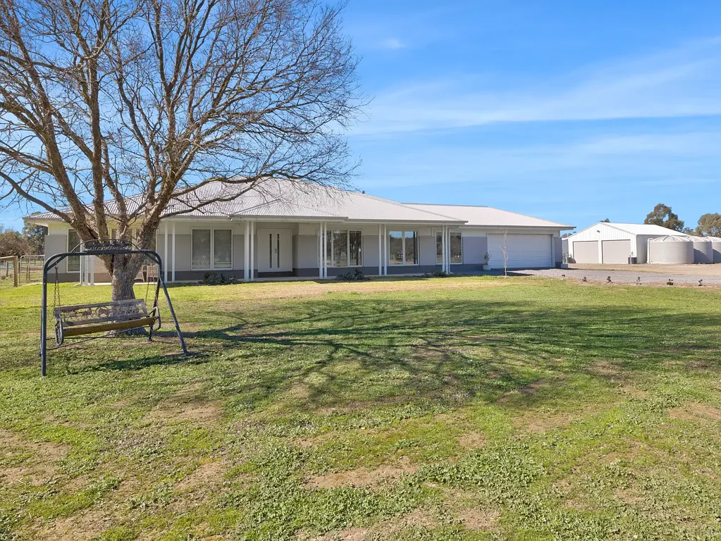 Benalla Magnificent Equine Property on 11.6 Acres
