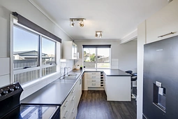 10 Dinwiddie Avenue, Onekawa
