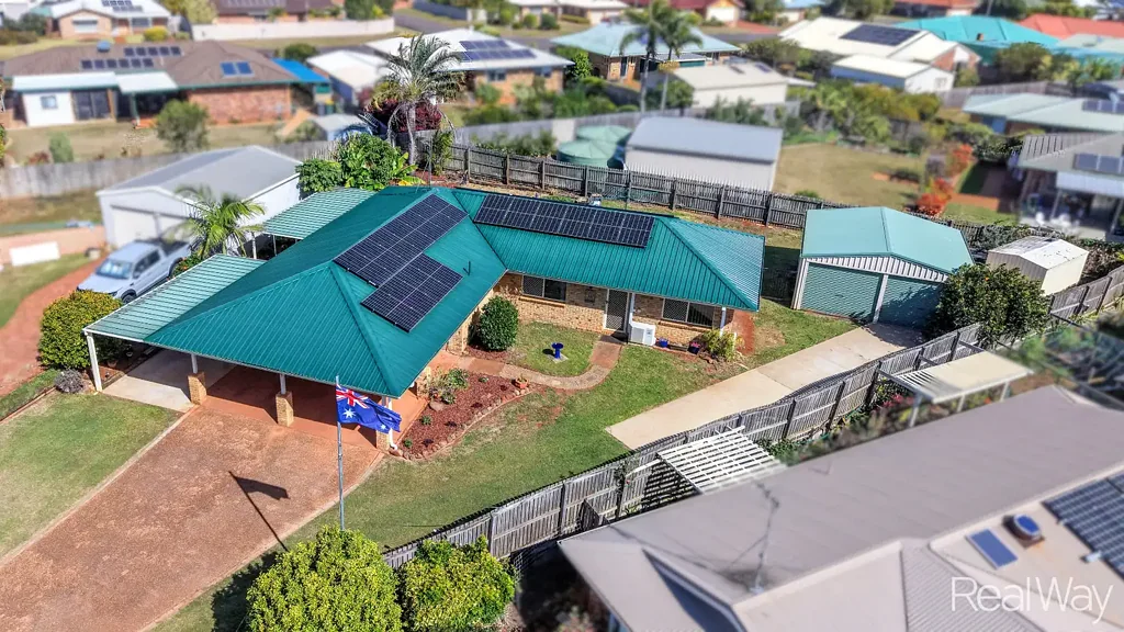 Kalkie 4ห้องนอน Spacious Family Home with 10kW Solar, High Clearance Carport and Double Bay Shed!
