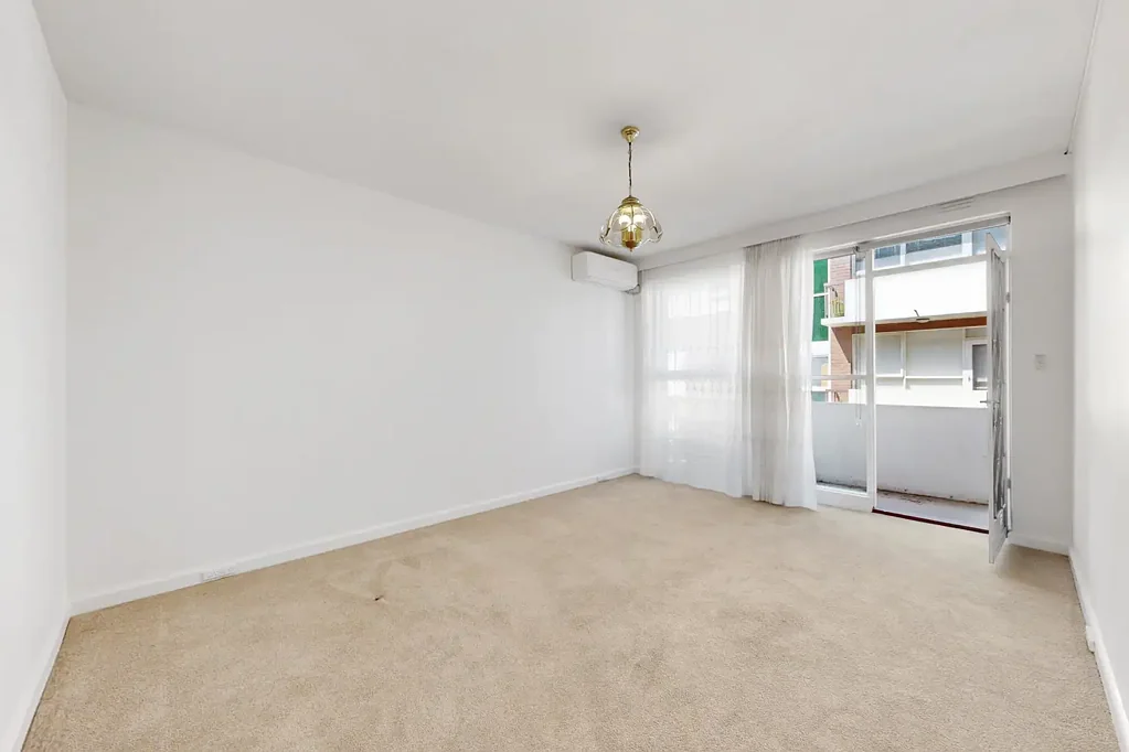 Centrally Located Spacious Apartment
