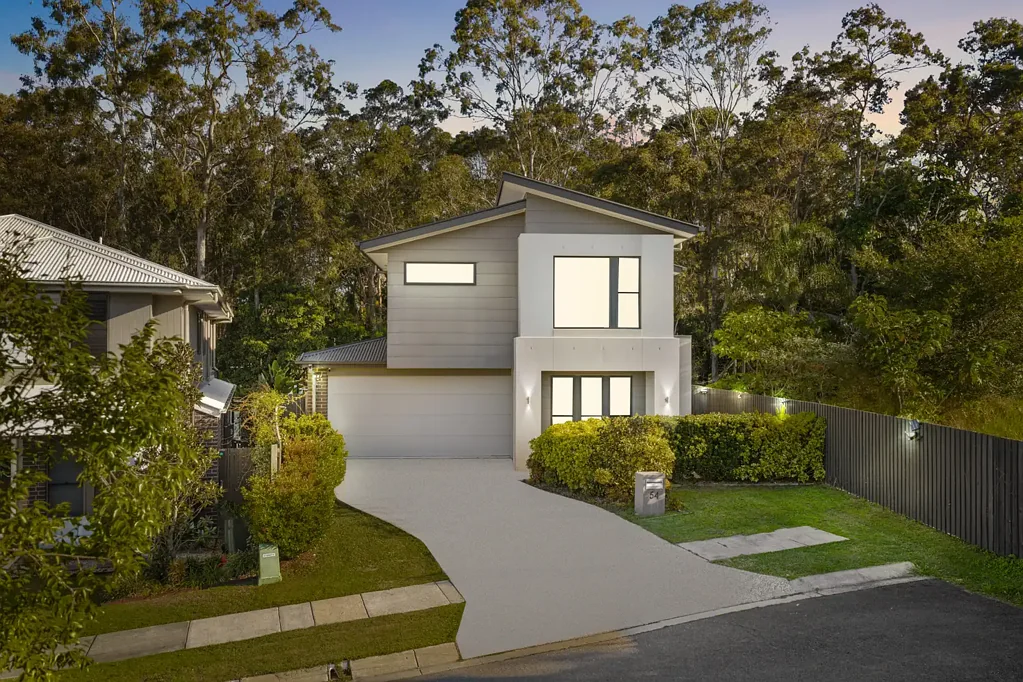 Bridgeman Downs 5ਬੈੱਡਰੂਮ Luxury Family Oasis with Resort-Style Entertaining in Prestigious Bridgeman Downs