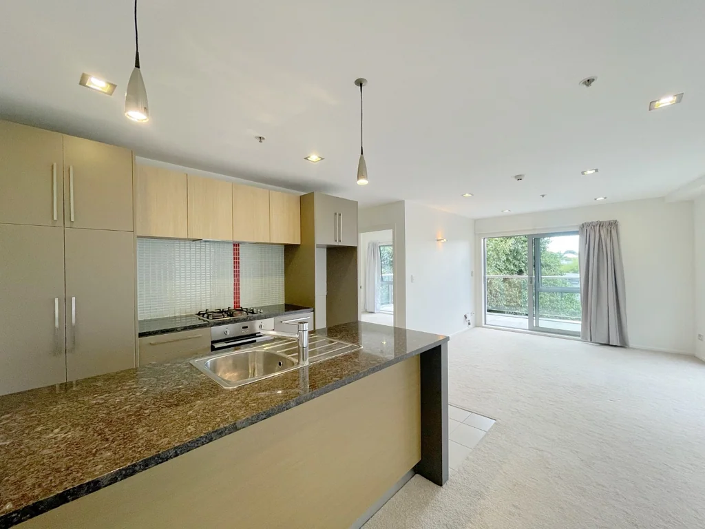 Spacious 2 bedroom apartment next to St Lukes mall