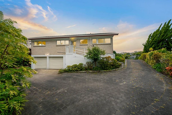 Bucklands Beach 3房  Macleans Zone Living with Unbeatable Value