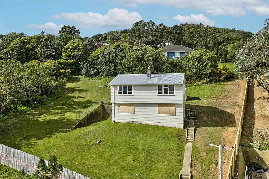 Cannons Creek 3房  Opportunity for investors