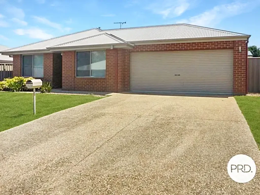 IMMACULATE TOWNHOUSE!