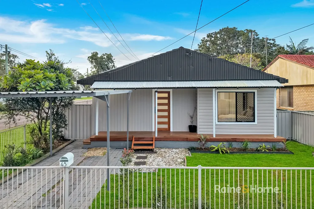Woy Woy 4침실 Family Living with a Pool, Space & Exceptional Outdoor Entertaining