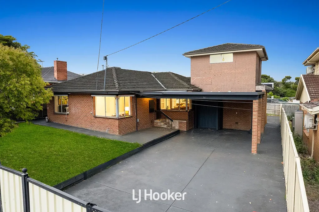 Dandenong North 5ਬੈੱਡਰੂਮ Spacious and Elegant Family Home in a Prime Location