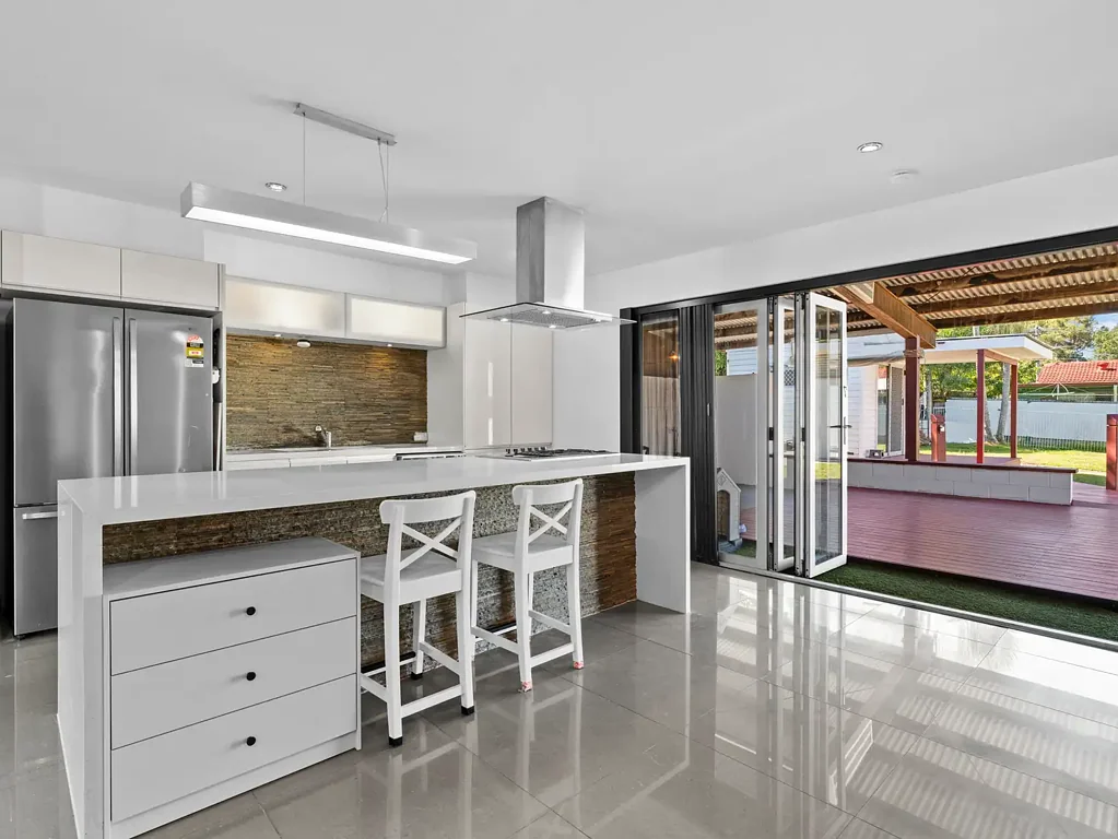 Springwood 4침실 Space, Style & Possibilities in a Prime Springwood Location