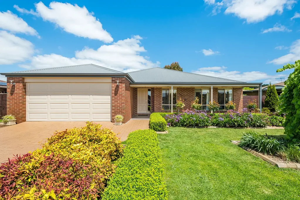 35 Shaw Drive, Romsey, VIC 3434