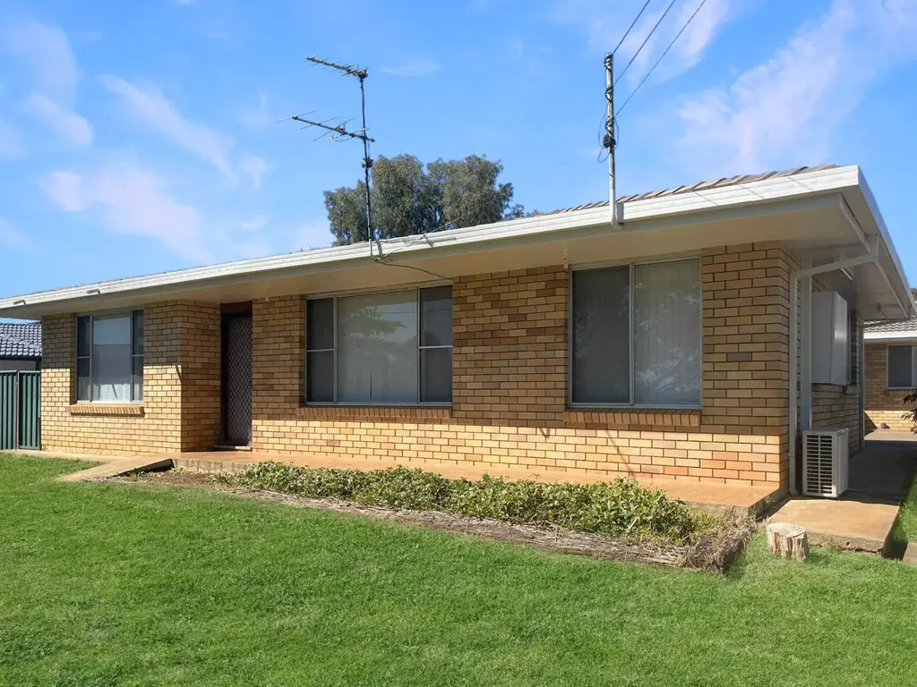 Fresh, Bright, and move in ready!