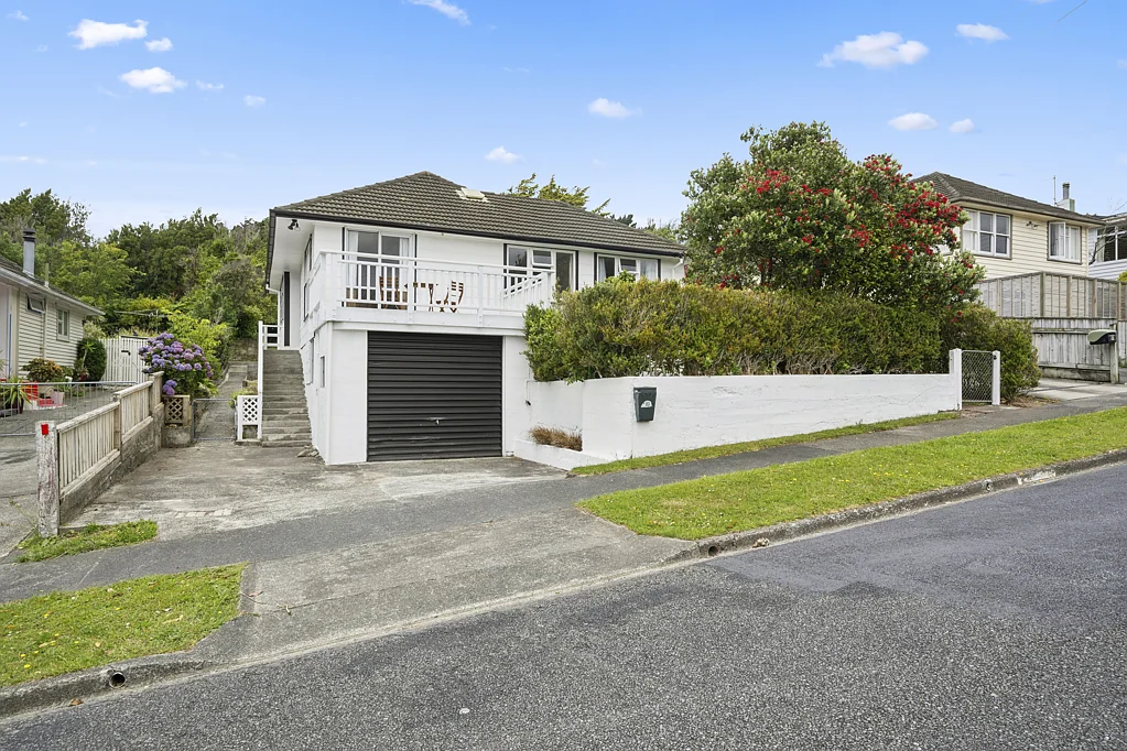 83 Taylor Terrace, Tawa, Wellington