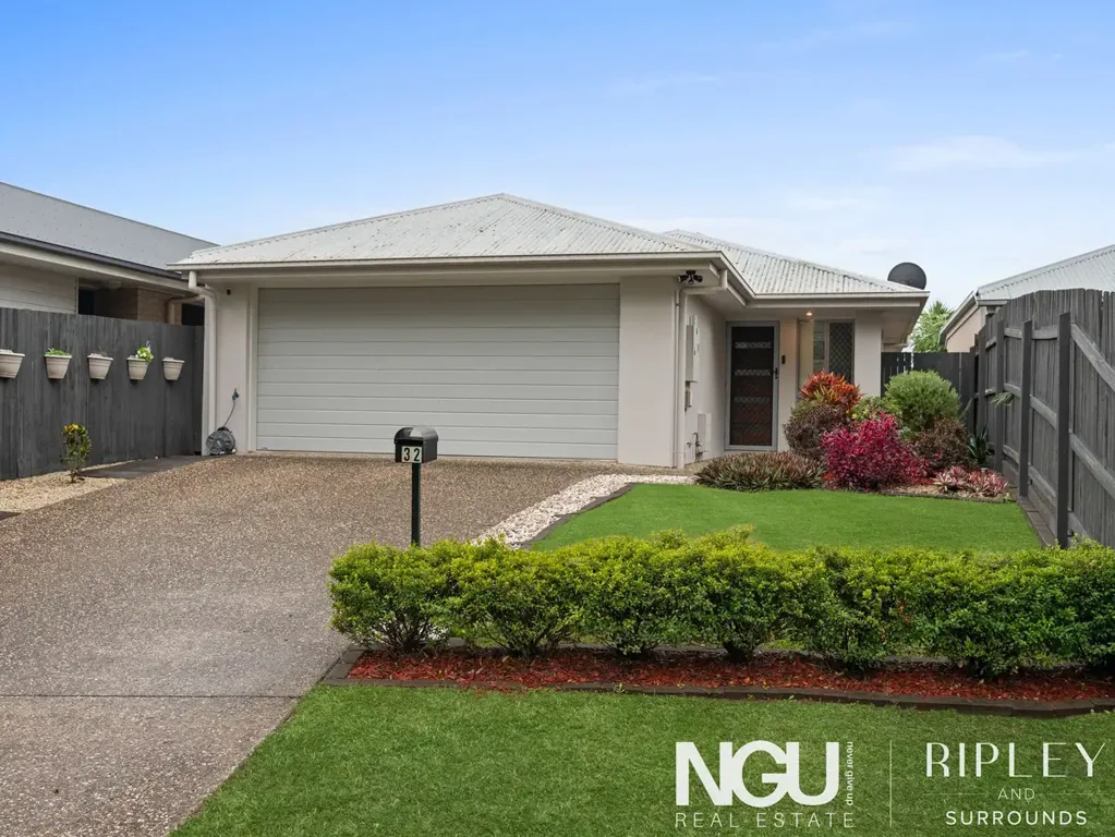 Redbank Plains 4房 精美前立面 4卧带步入式衣帽间 主卧独立卫浴 双车位车库 10.12kW太阳能 零维护户外区 2014年建 347sqm Low Maintenance & High Appeal - The Perfect First Step or Smart Investment