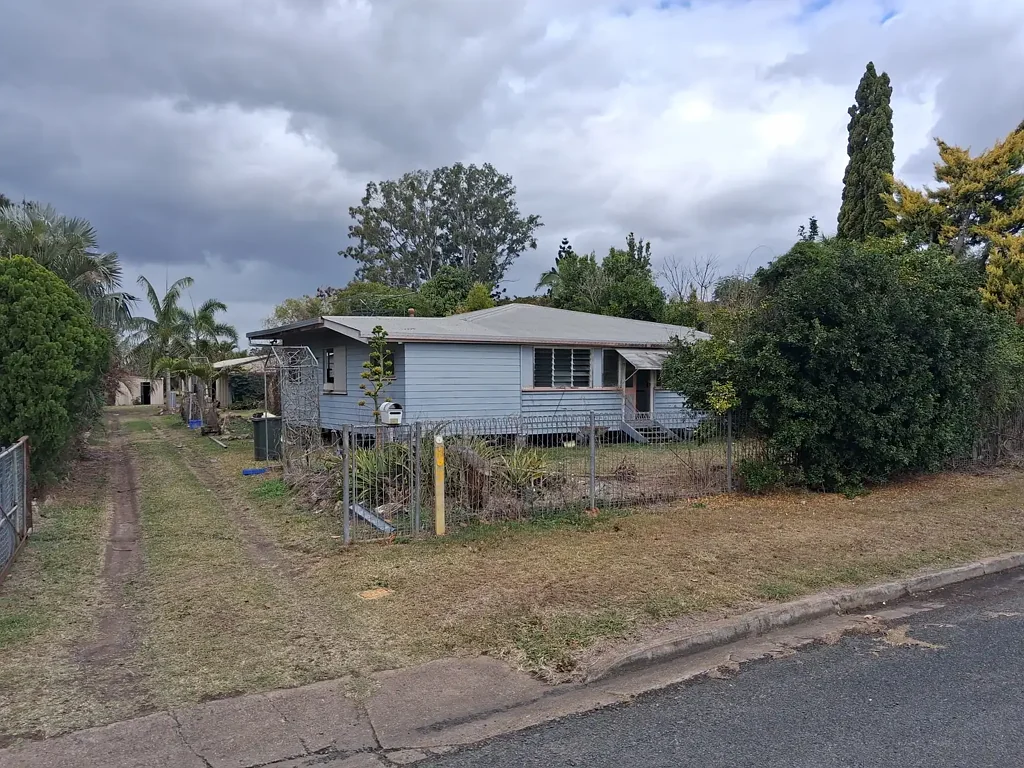 Wallaville 3房  Do you want a project with a lot of potential to be sold "AS IS"
