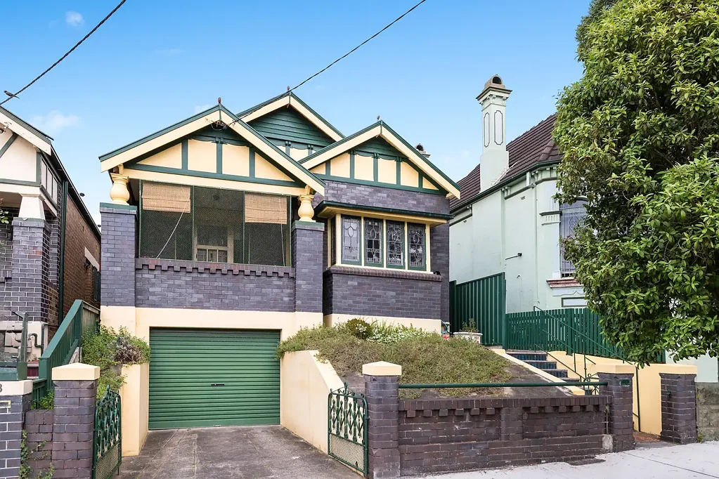 Dulwich Hill 4 Slaapkamer Character Filled Family Home in a Prime Dulwich Hill Setting