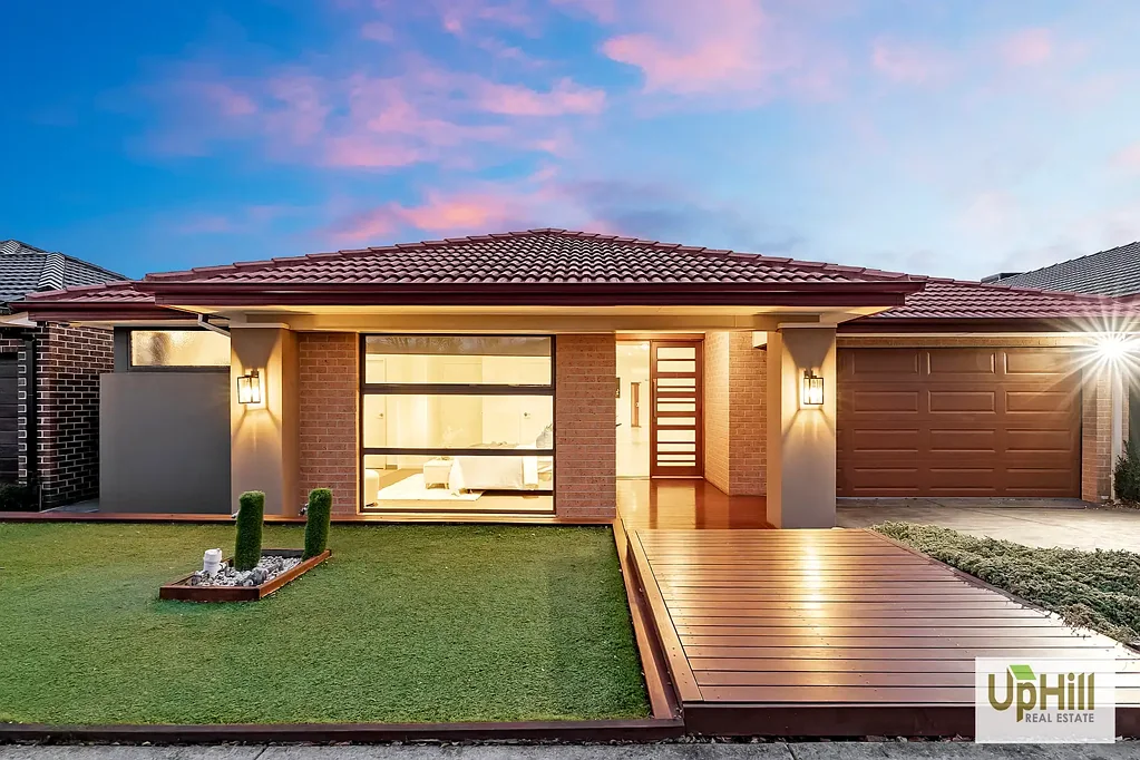 5 Bellhaven Circuit, Clyde North, VIC 3978