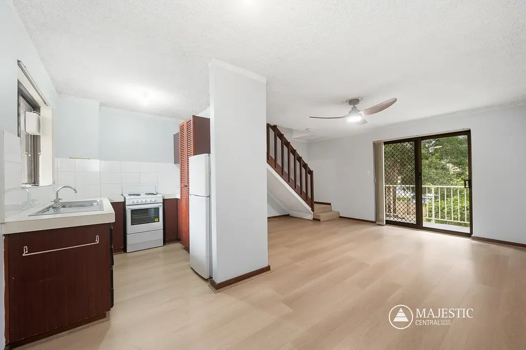 Glendalough 2कमरा STYLISH AFFORDABLE SPLIT LEVEL APARTMENT