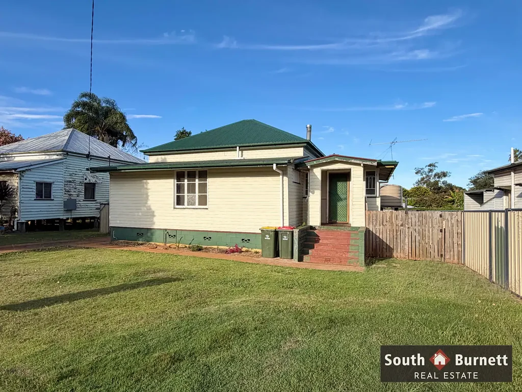 Kingaroy 5房  Family Home in Kingaroy – Move In or Renovate!