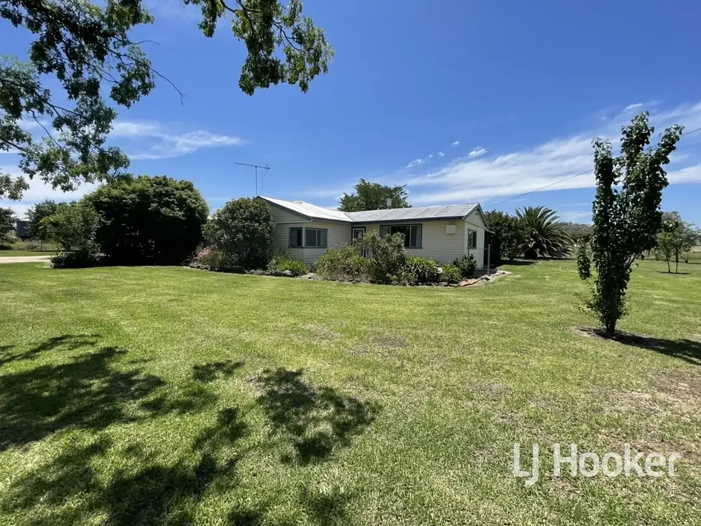 Family home approx. 20 mins from Inverell CBD