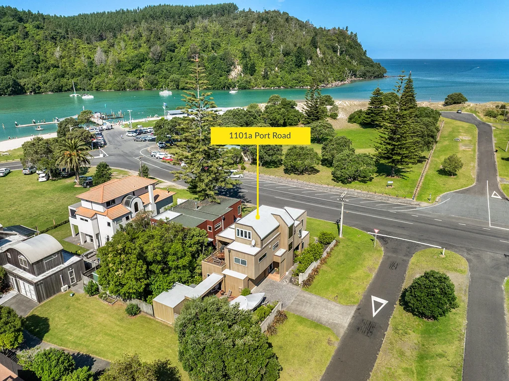 Whangamata 3ห้องนอน Harbour & Ocean Views - Steps to the Water