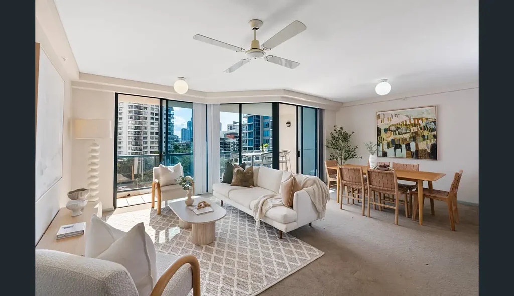 TWO BEDROOM APARTMENT IN THE HEART OF THE DOCKSIDE PRECINCT, KANGAROO POINT