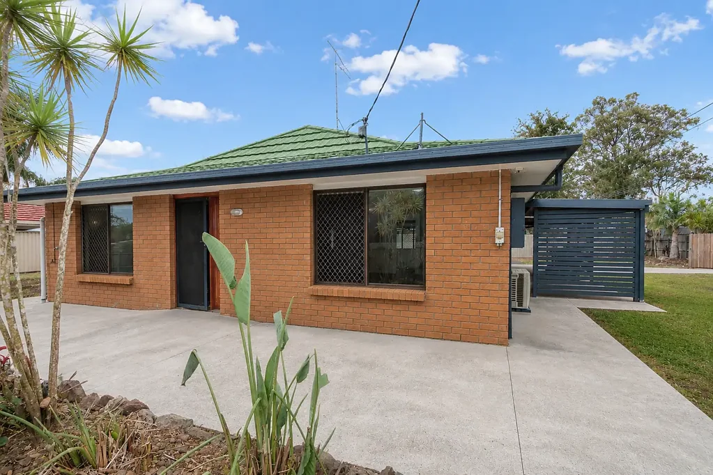 Kingston 3房 转角地块 双街入口 获批granny flat 分割潜力 3卧宽敞 车位充足 家居便利 Spacious Family Living with Granny Flat & Subdivision Potential