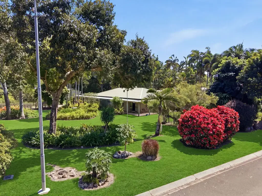 Bushland Beach 3બેડરૂમ A Rare Coastal Retreat on an Expansive 2,458m² Block!