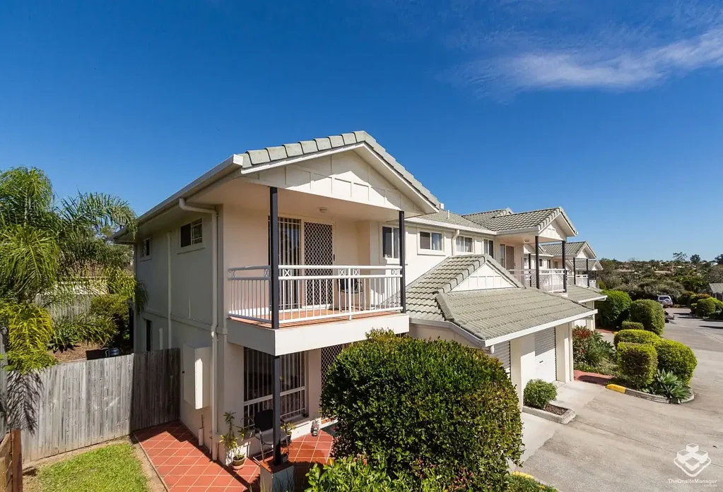 Townhouse in Secure Complex with Pool