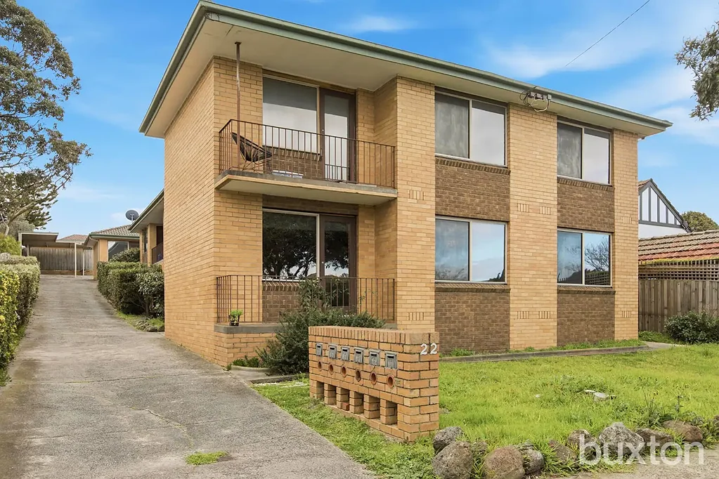2 Bedroom apartment.  Freshly Refreshed in an Unbeatable Mentone Location