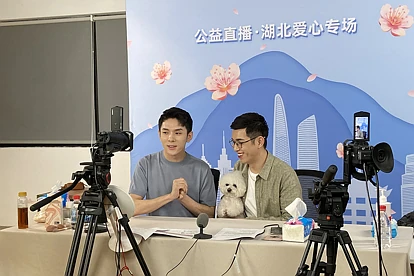 李佳琦开了场湖北专场公益直播：免费带货，个人捐款100万