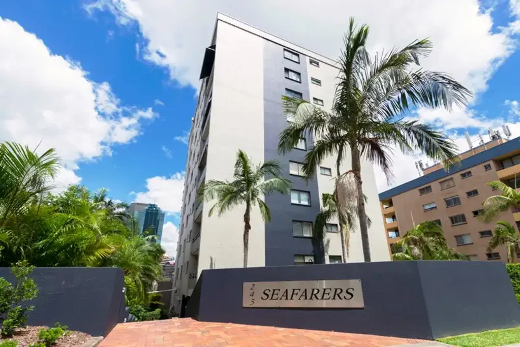 Large One Bedroom in Top Location
