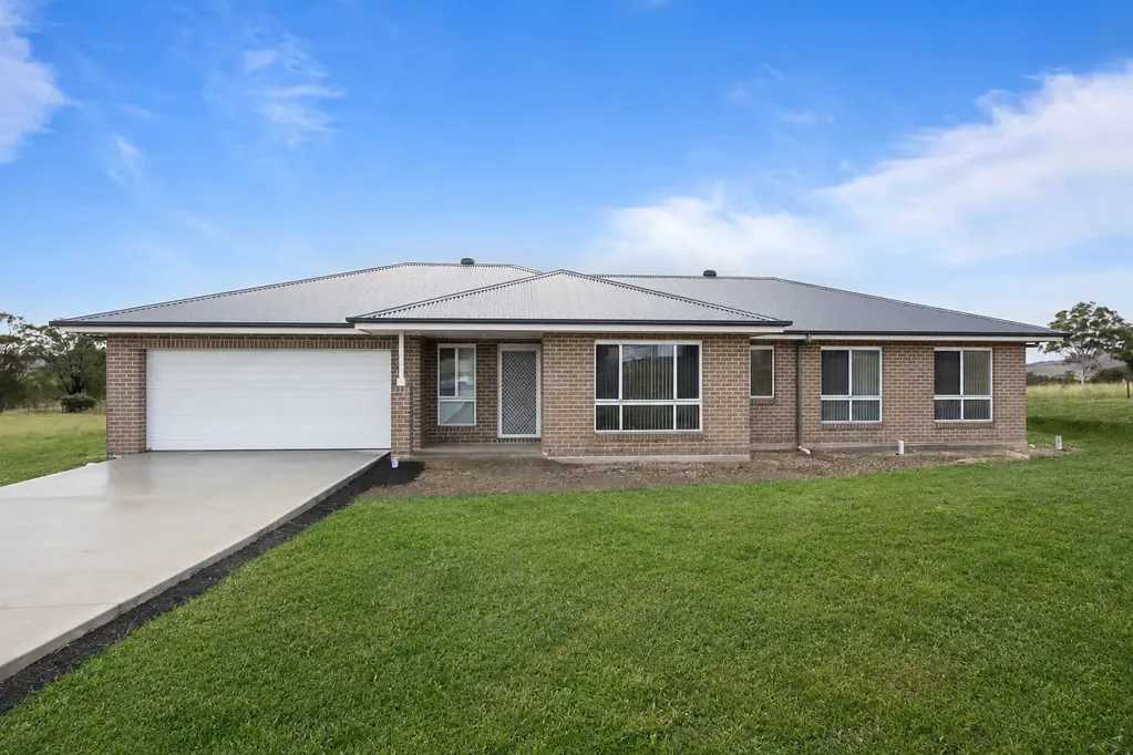 Muswellbrook 4Kwarto Brand New McDonald Jones Home on a Rare 1 Acre Block