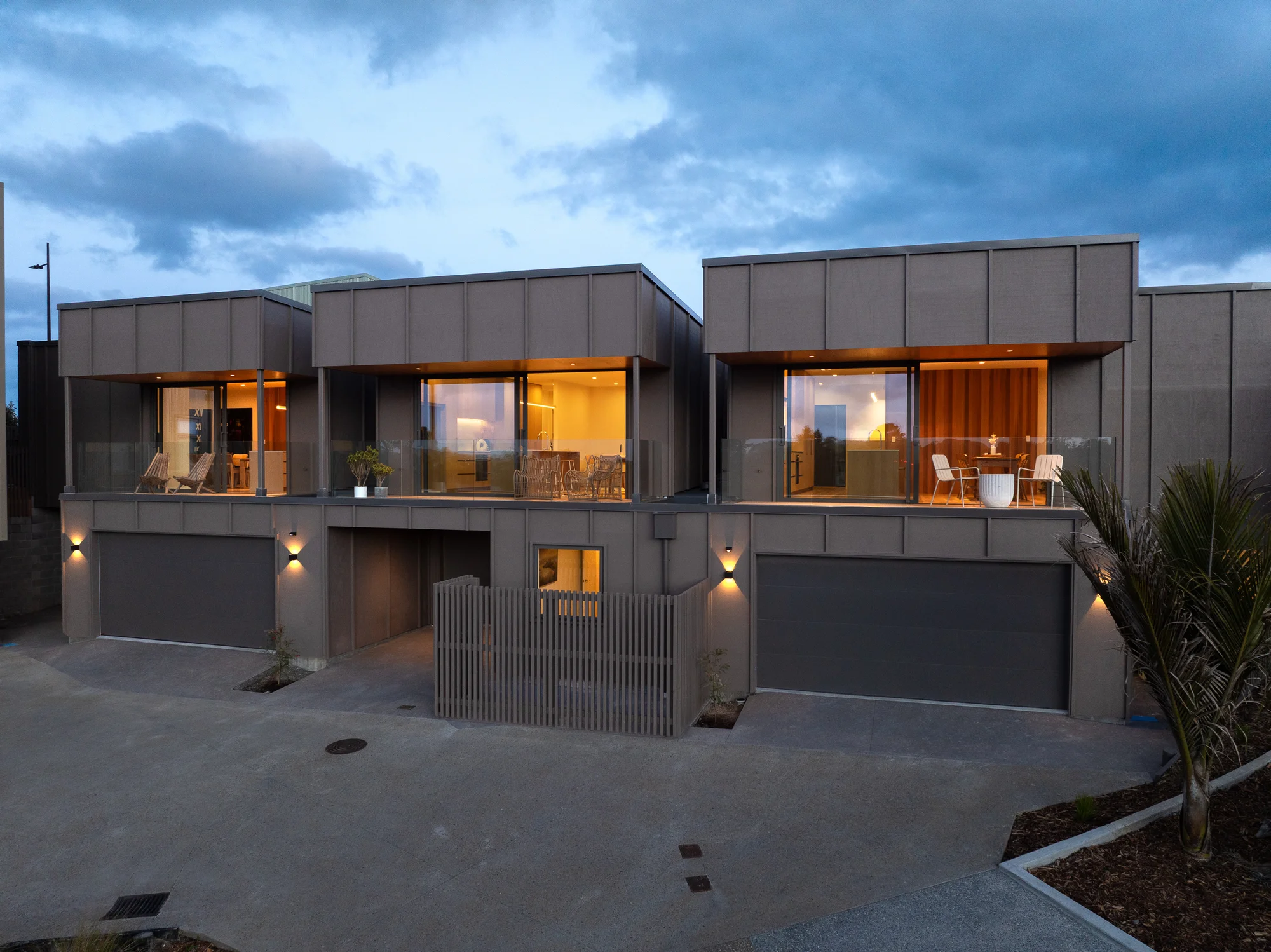 Raglan 4બેડરૂમ Lock up and leave with water views!