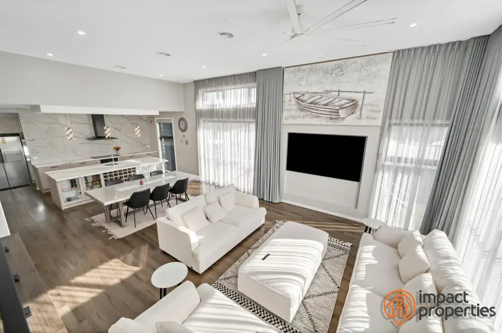 Taylor 4 Slaapkamer Lavish Living in a Premier Hillside Location !