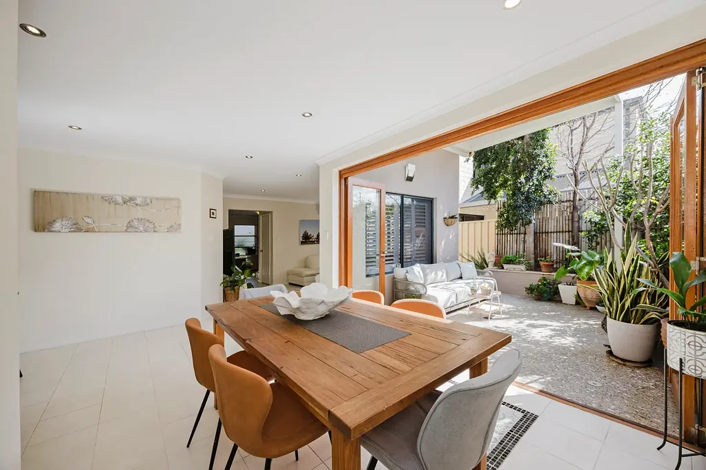 Nollamara 3ਬੈੱਡਰੂਮ Border of Yokine/Nollamara Stunning Townhouse