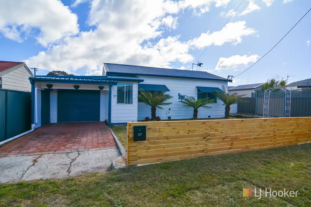 37 Outer Crescent, Lithgow, NSW 2790