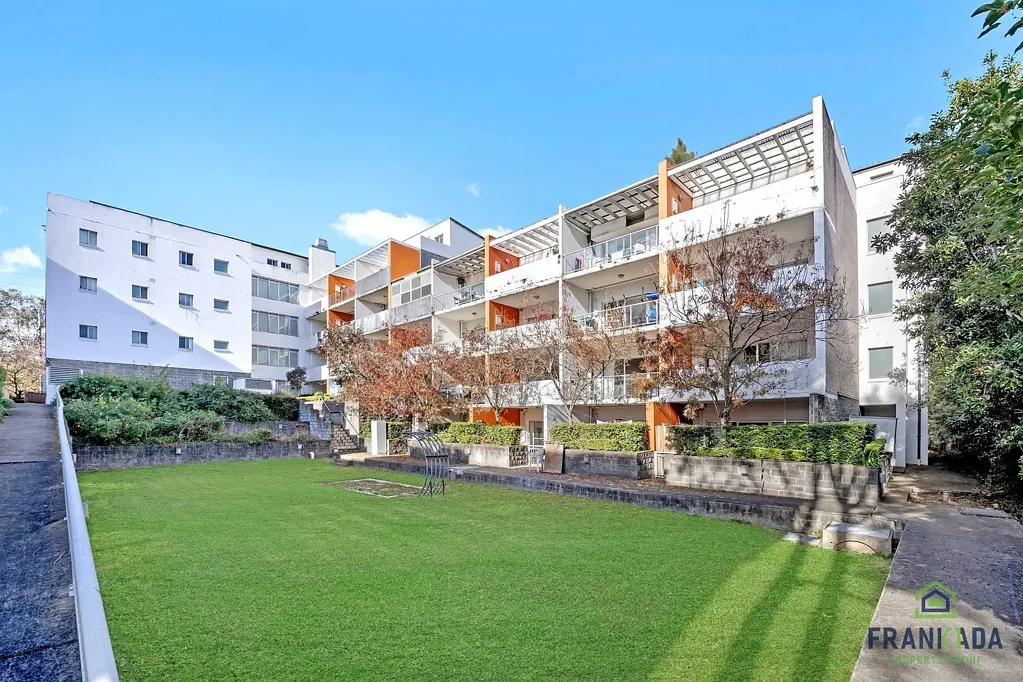 2 Bedroom Split-level Apartment with Easterly Aspect
