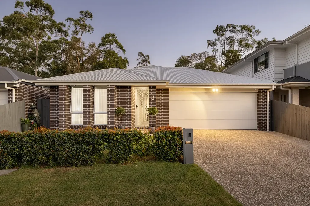 Wynnum West 4બેડરૂમ Near-New Family Living Backing onto Nature