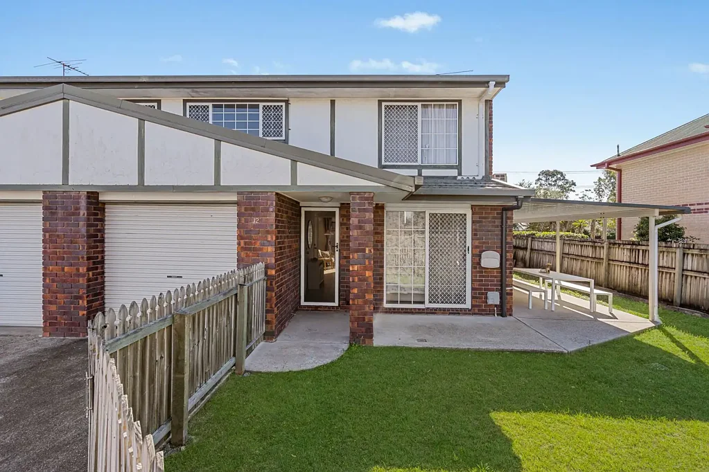Capalaba 3 Bedroom Spacious 3-Bedroom Townhouse with Big Yard, Solar & Entertainer's Patio