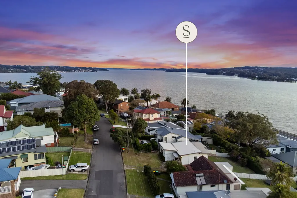 Speers Point 3房  Stylish Spaces Framed by a Gorgeous Lake View
