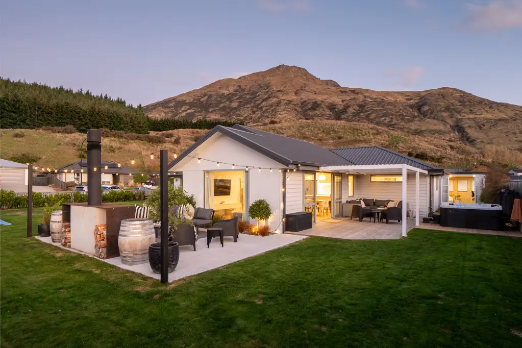 Lower Shotover 4ਬੈੱਡਰੂਮ Stylish Family Living on a Spacious Corner Section