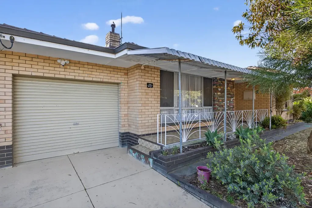 Calista 4房  Why: Because opportunity awaits within this multi-use and centrally placed property
