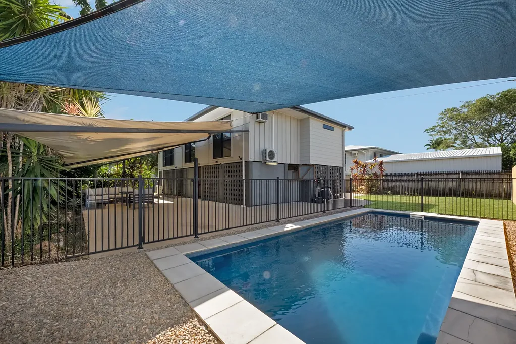 Heatley 3房  Breezy High-Set Living with a Poolside Twist