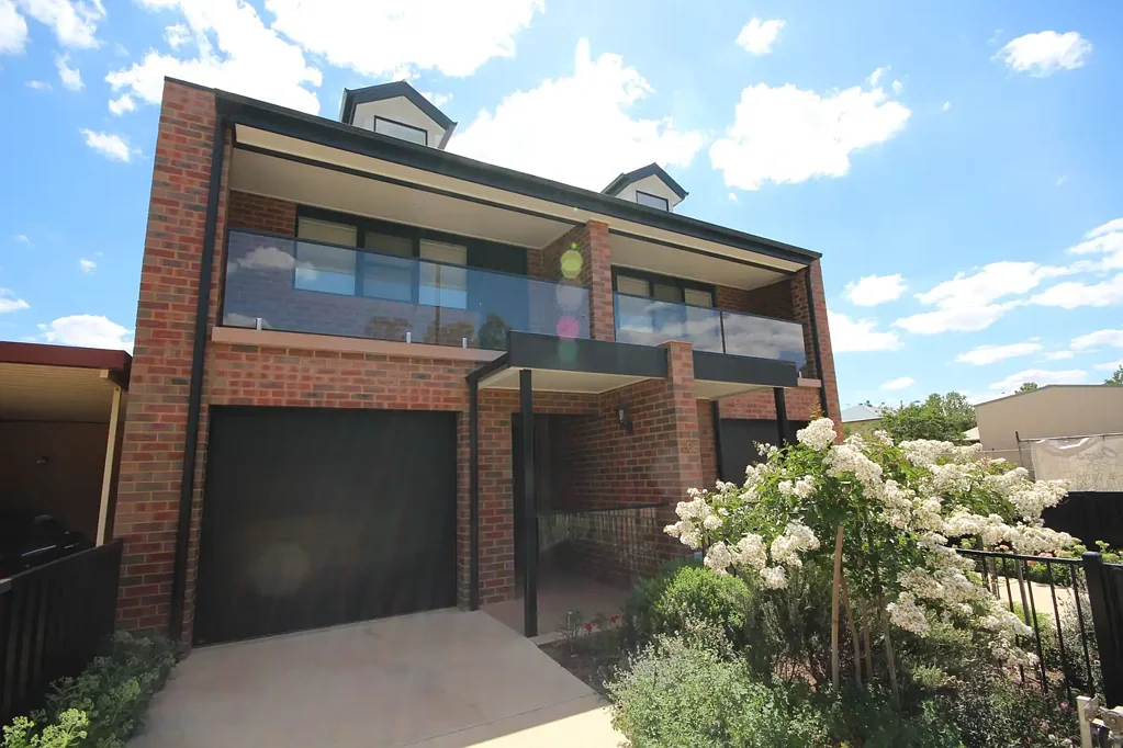 Executive Furnished Town House