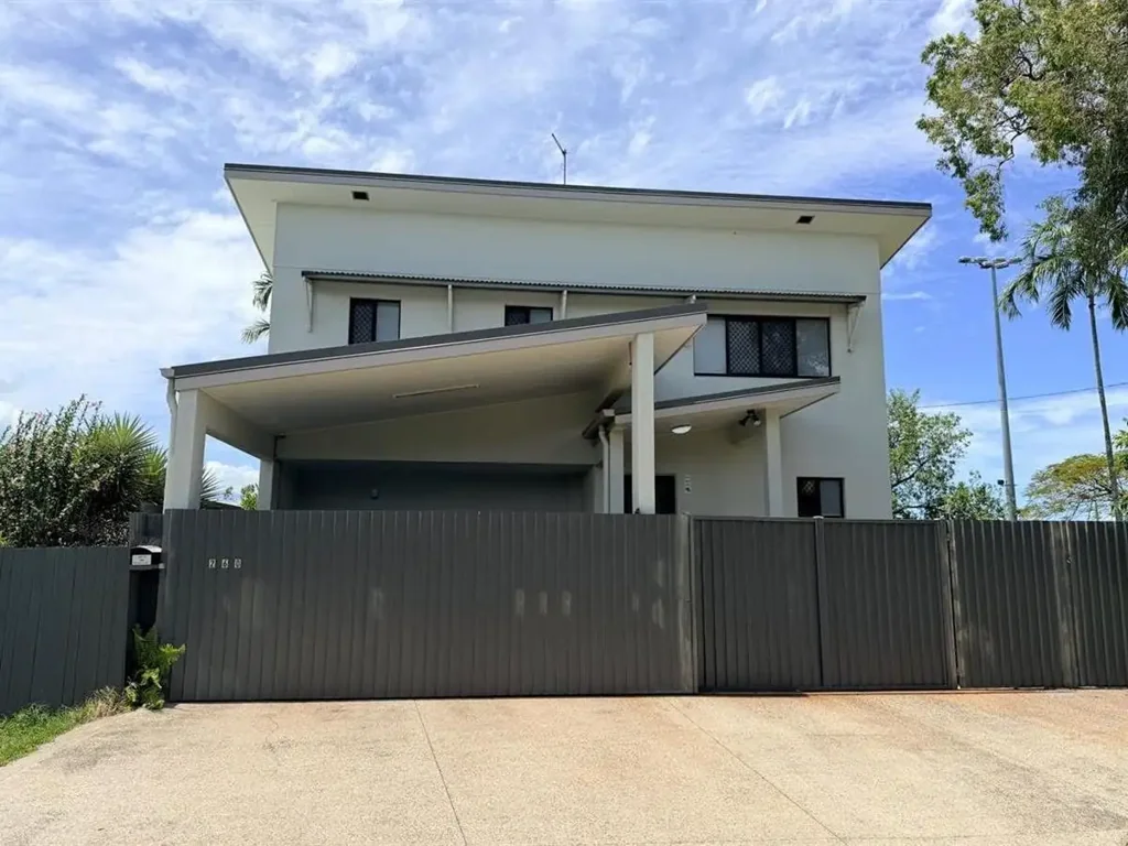 MODERN LIVING ON CITY FRINGE