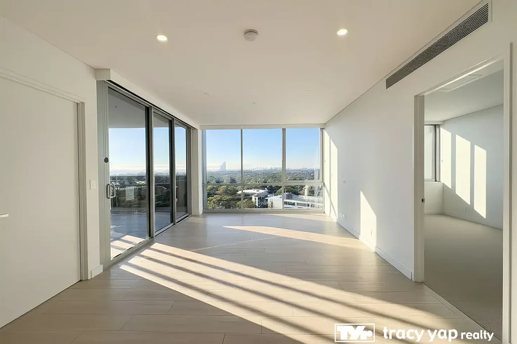 Spacious & Quiet | Stunning Views | Meriton Apartment