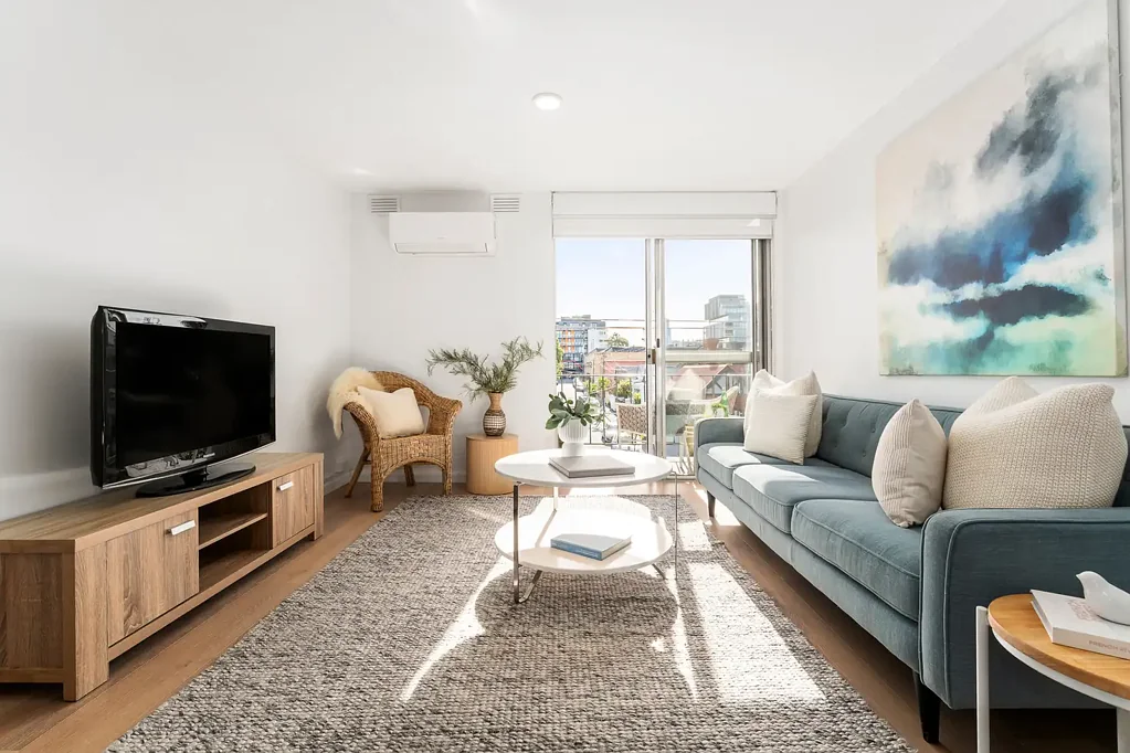 Windsor 2房 精美翻新，地理位置优越 Beautifully Renovated, Brilliantly Located