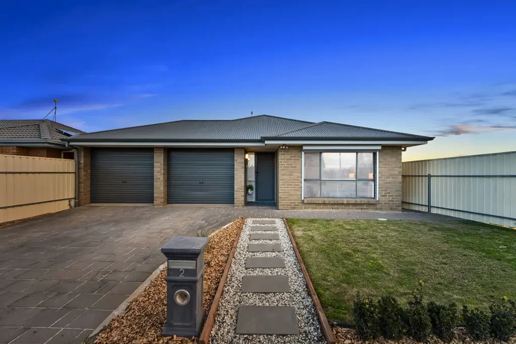 Munno Para West 4房  Modern Family Living in a convenient location