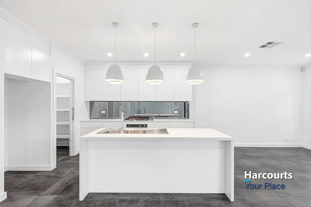 Jordan Springs 4房 现代风格、优质装修，轻松享受家庭生活 Modern style, premium finishes and effortless family living